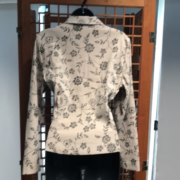 Melissa Harper cream and Black zip-up jacket perfect with slacks. Size 10. - Picture 4 of 8